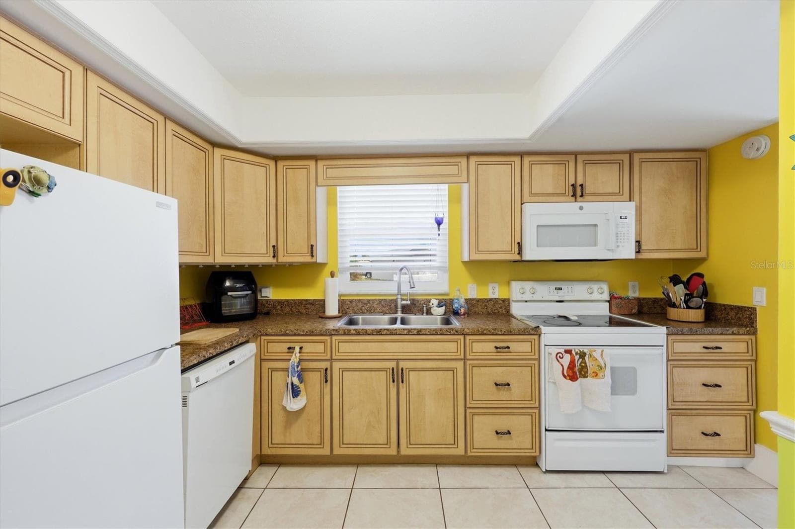 Single Family Residence at 12 GOLFVIEW CT, ROTONDA WEST, photo 21 of 39