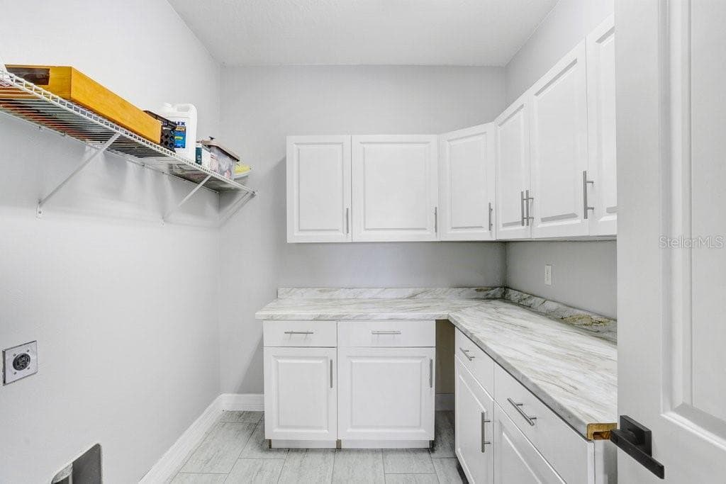 LAUNDRY ROOM - 11677 BRIGHTON KNOLL LOOP, RIVERVIEW