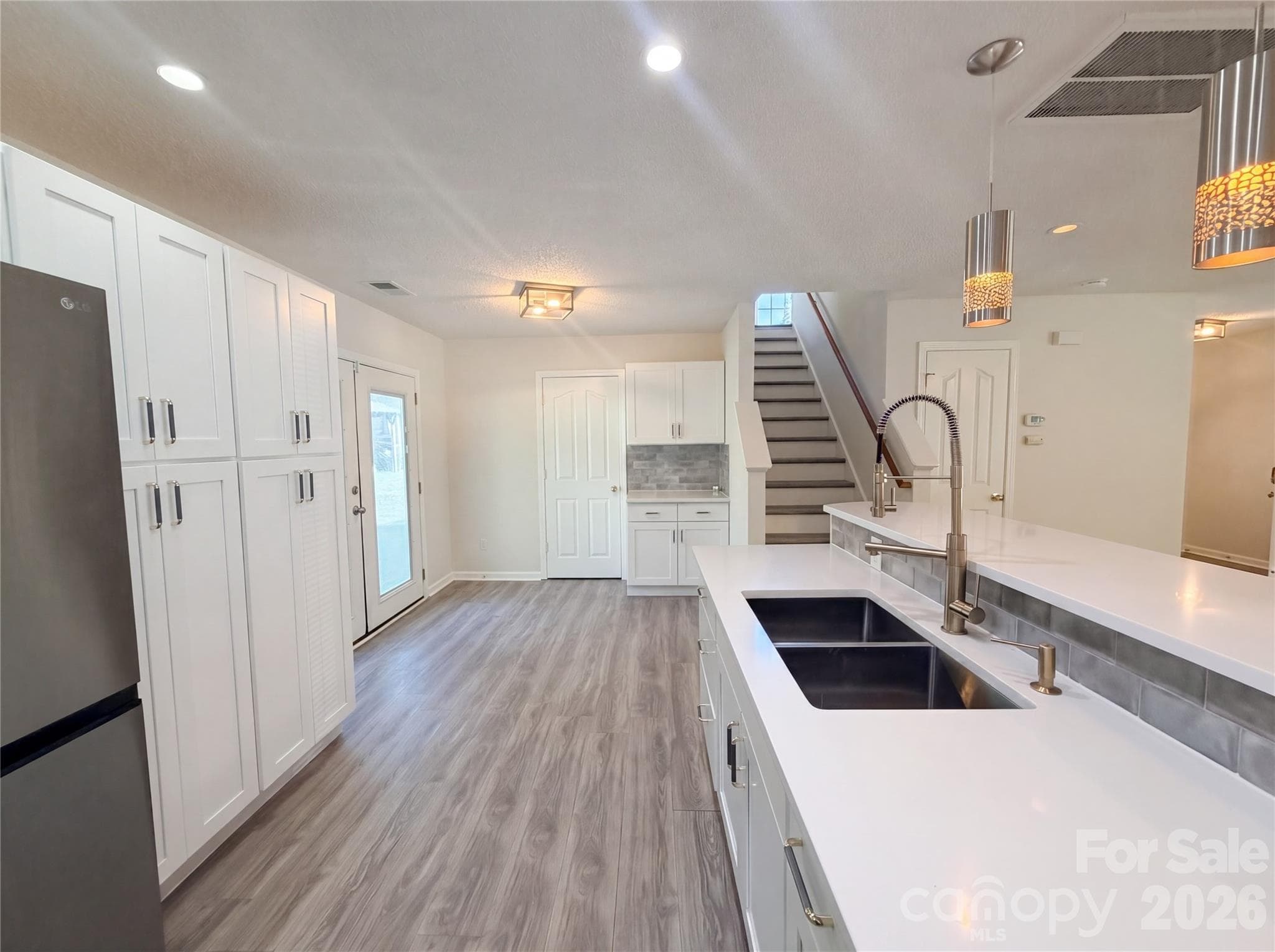 Single Family Residence at 6032 Briggs Drive, Charlotte, photo 6 of 17