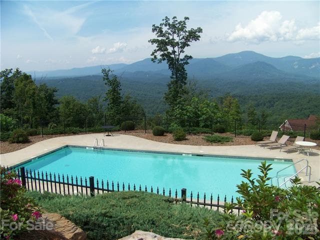 Outdoor pool - Lake Lure