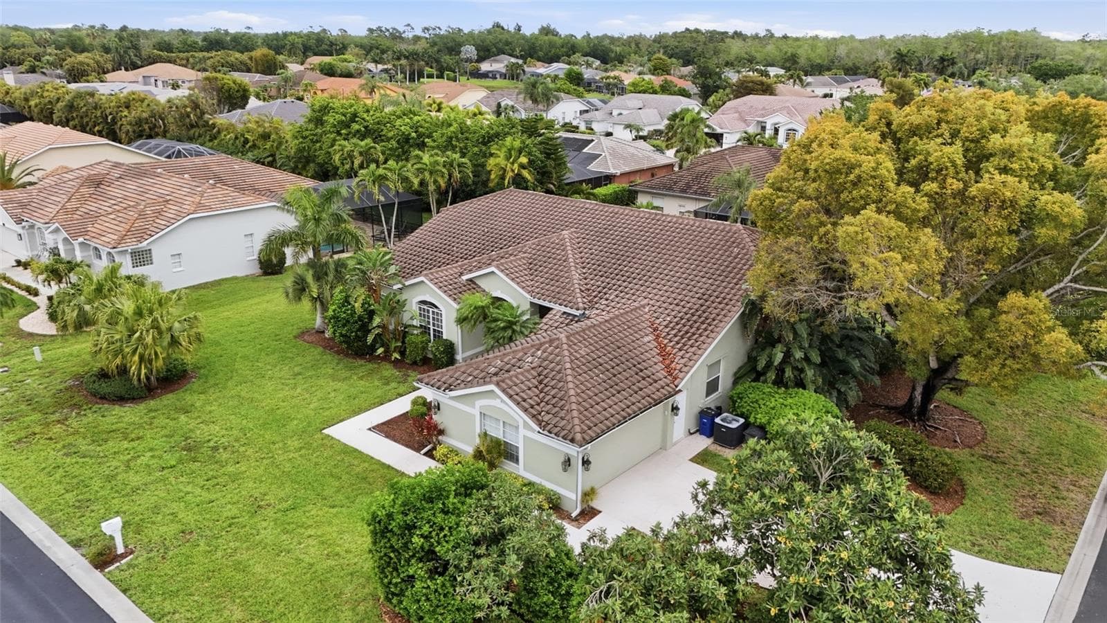 Single Family Residence at 12761 DRESDEN CT, FORT MYERS, photo 2 of 47