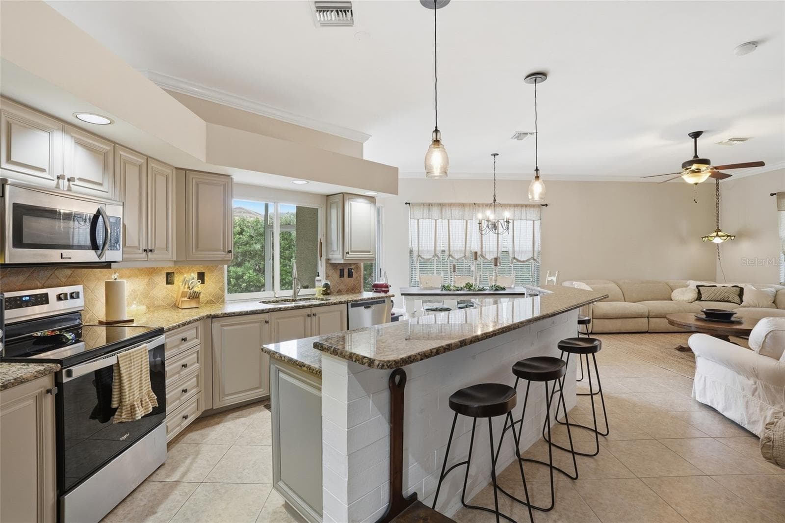 Single Family Residence at 12761 DRESDEN CT, FORT MYERS, photo 14 of 47