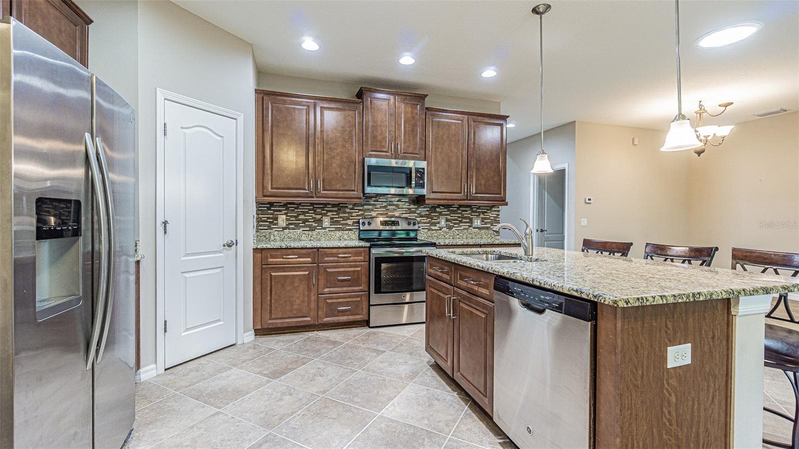 Single Family Residence at 9936 GAP WEDGE DR, SAN ANTONIO, photo 7 of 35