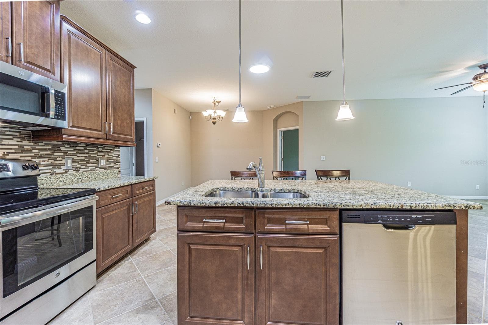 Single Family Residence at 9936 GAP WEDGE DR, SAN ANTONIO, photo 8 of 35