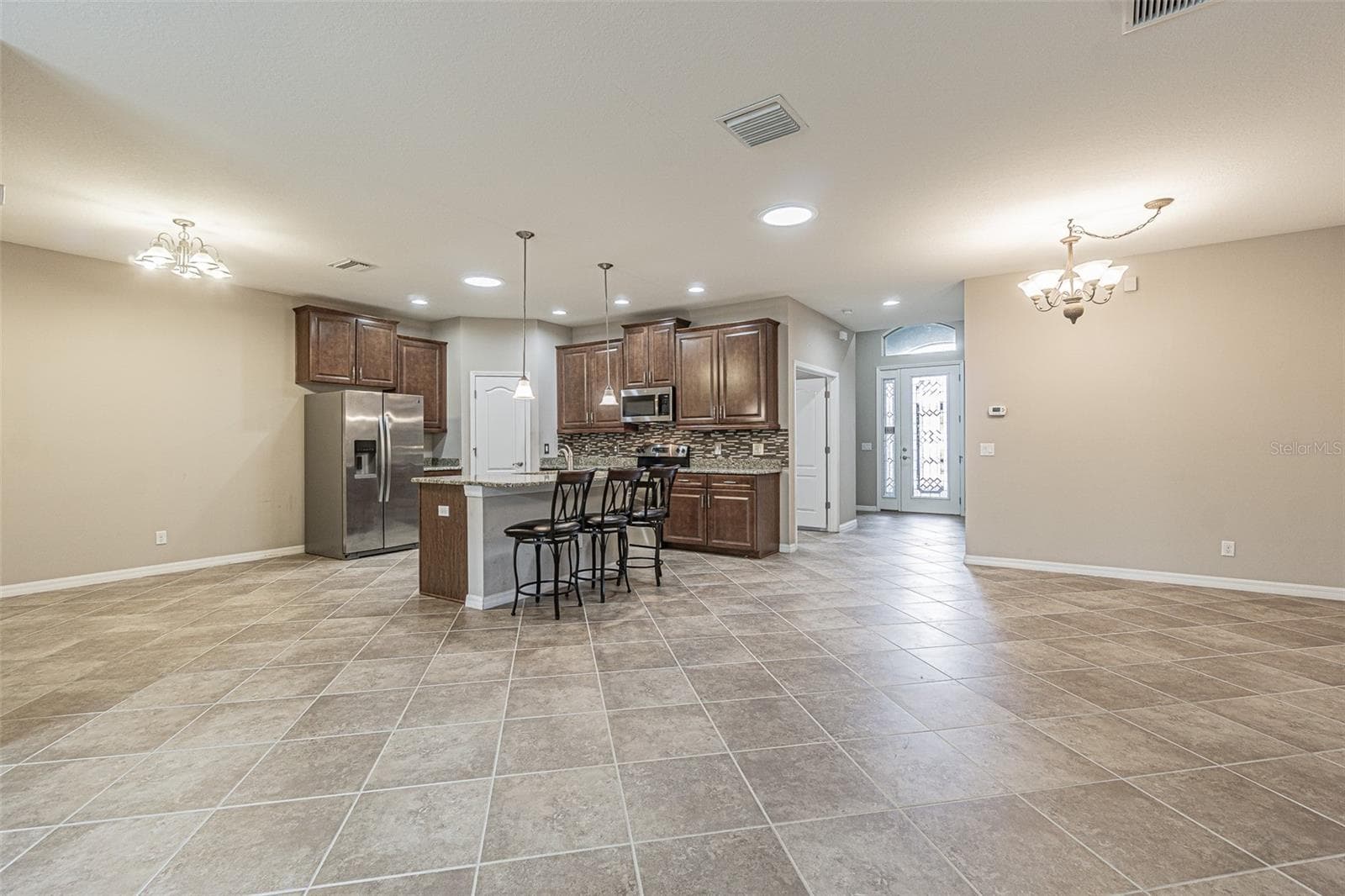 HUGE Great Room/kitchen/dining room combination. - 9936 GAP WEDGE DR, SAN ANTONIO