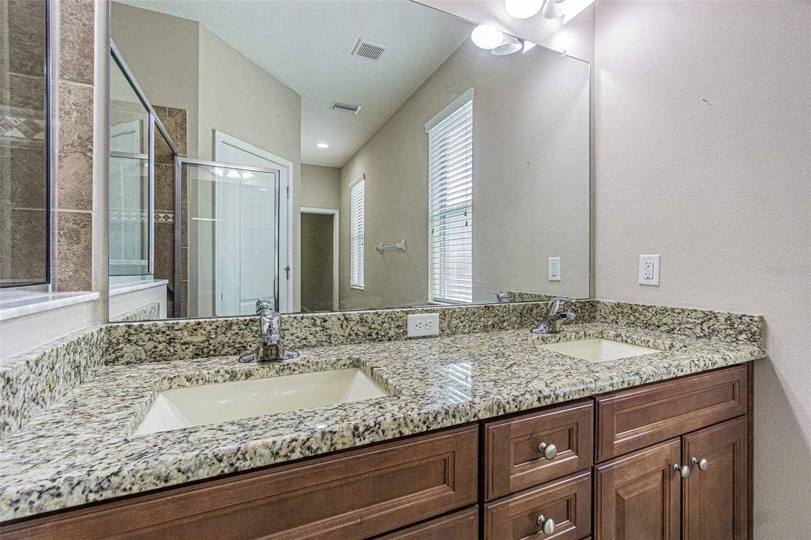Single Family Residence at 9936 GAP WEDGE DR, SAN ANTONIO, photo 15 of 35