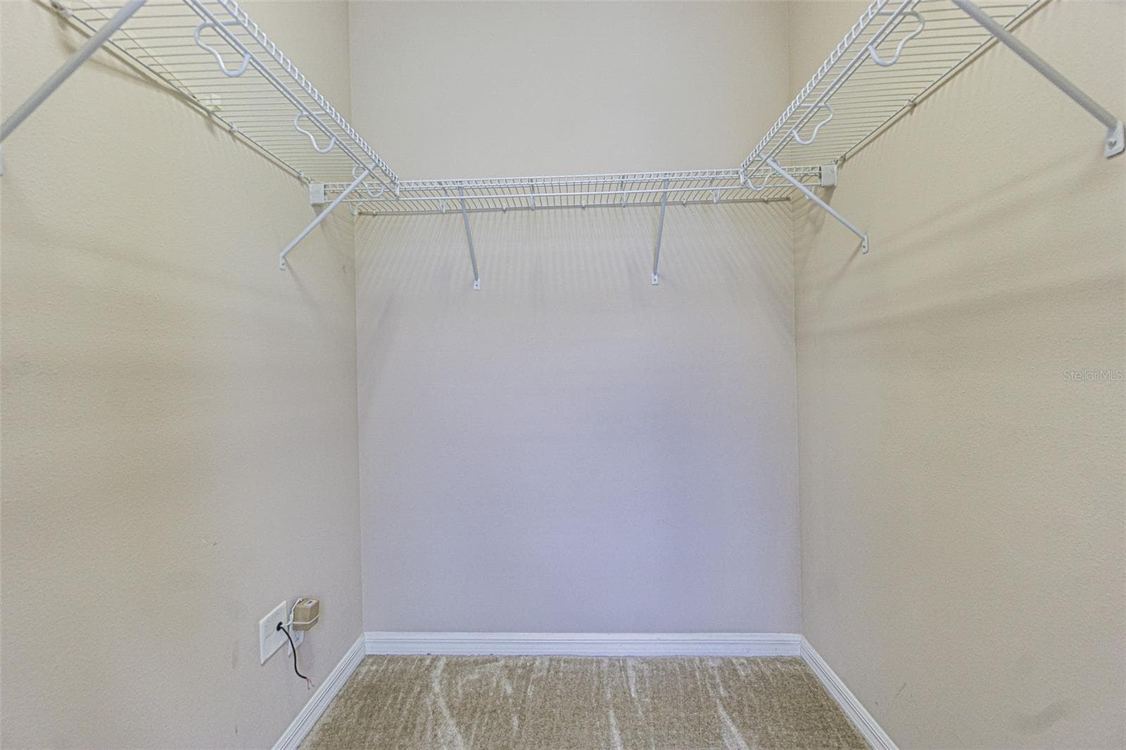 Large walk-in closet. - 9936 GAP WEDGE DR, SAN ANTONIO