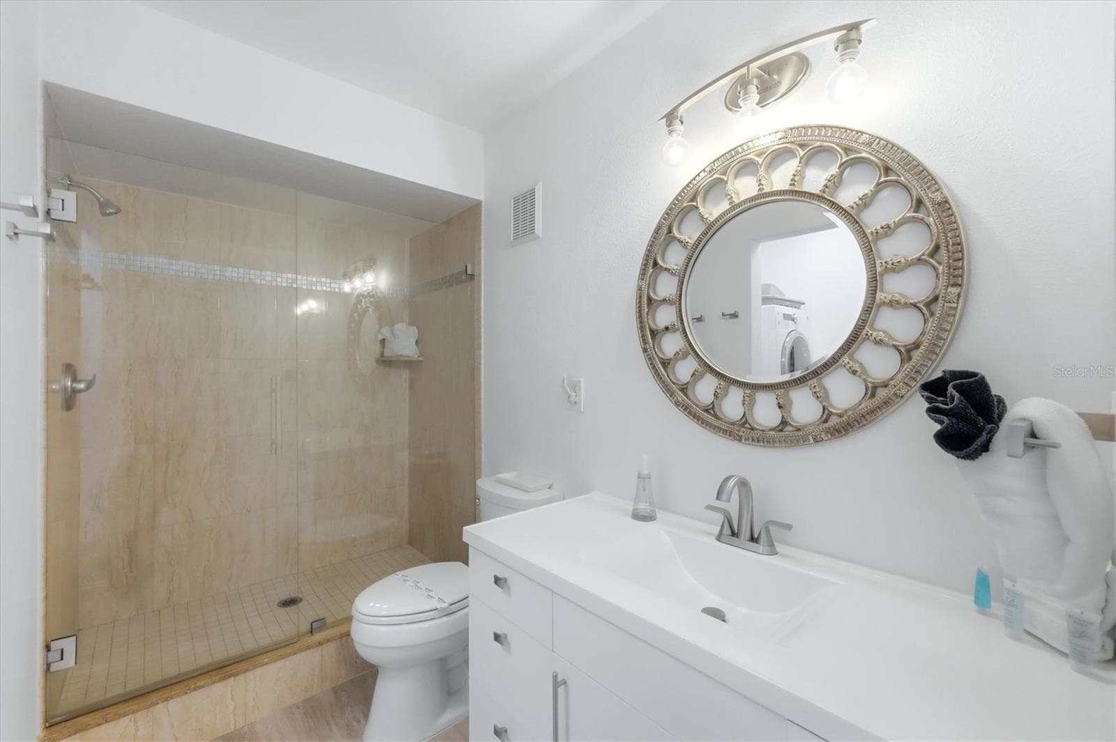 Glass enclosed shower! - 972 SANDPIPER CIR #972, BRADENTON