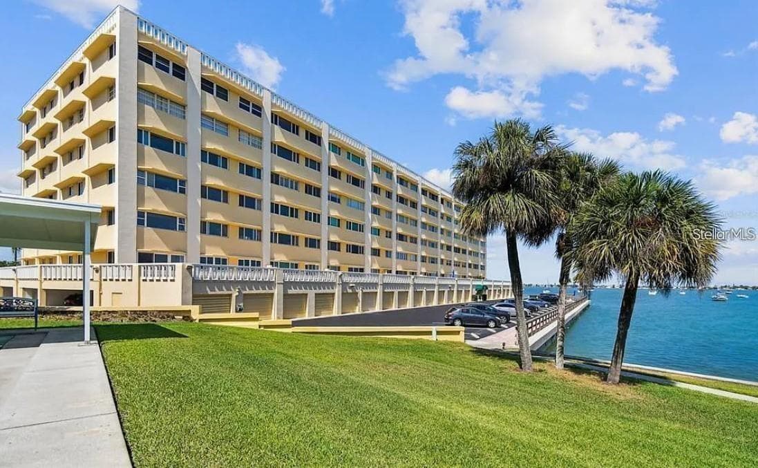 100 BLUFF VIEW DR #308A