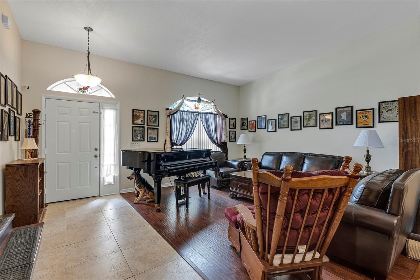Single Family Residence at 406 STERLING LAKE DR, OCOEE, photo 4 of 34
