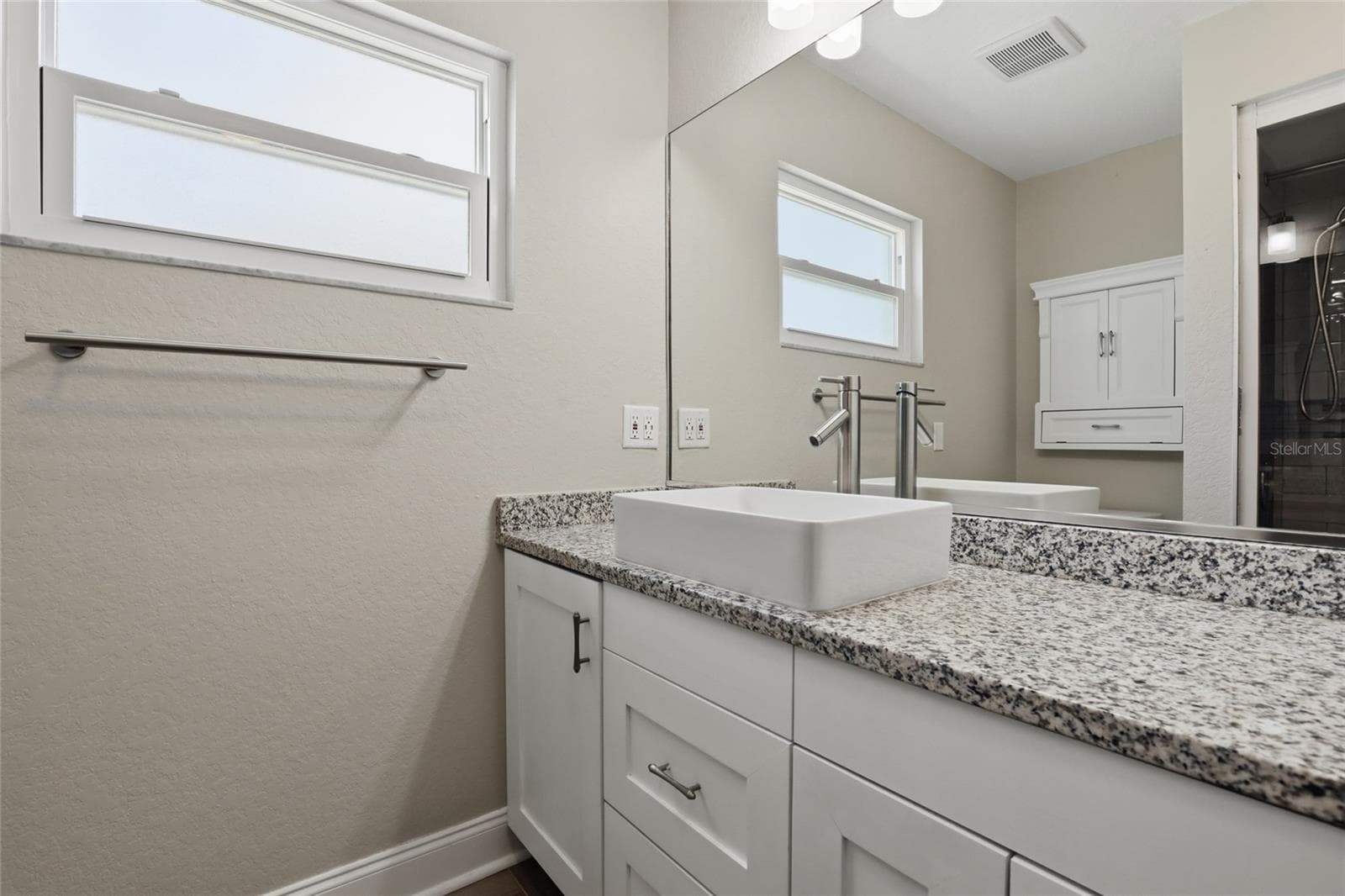Guest Bathroom - 5207 86TH STREET CT W, BRADENTON