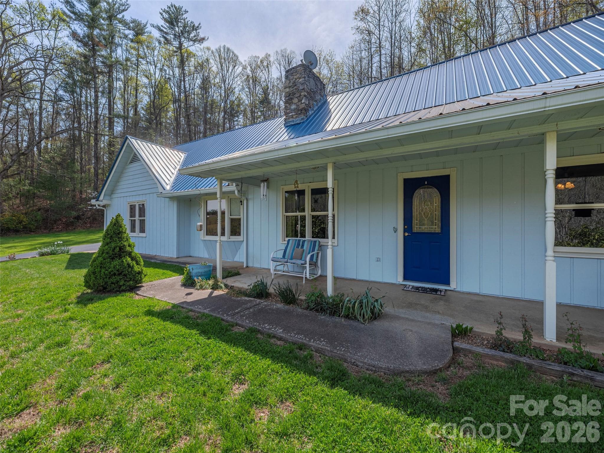 Front porch area is ready to enjoy your morning coffee. - 444 Martin Branch Road, Leicester
