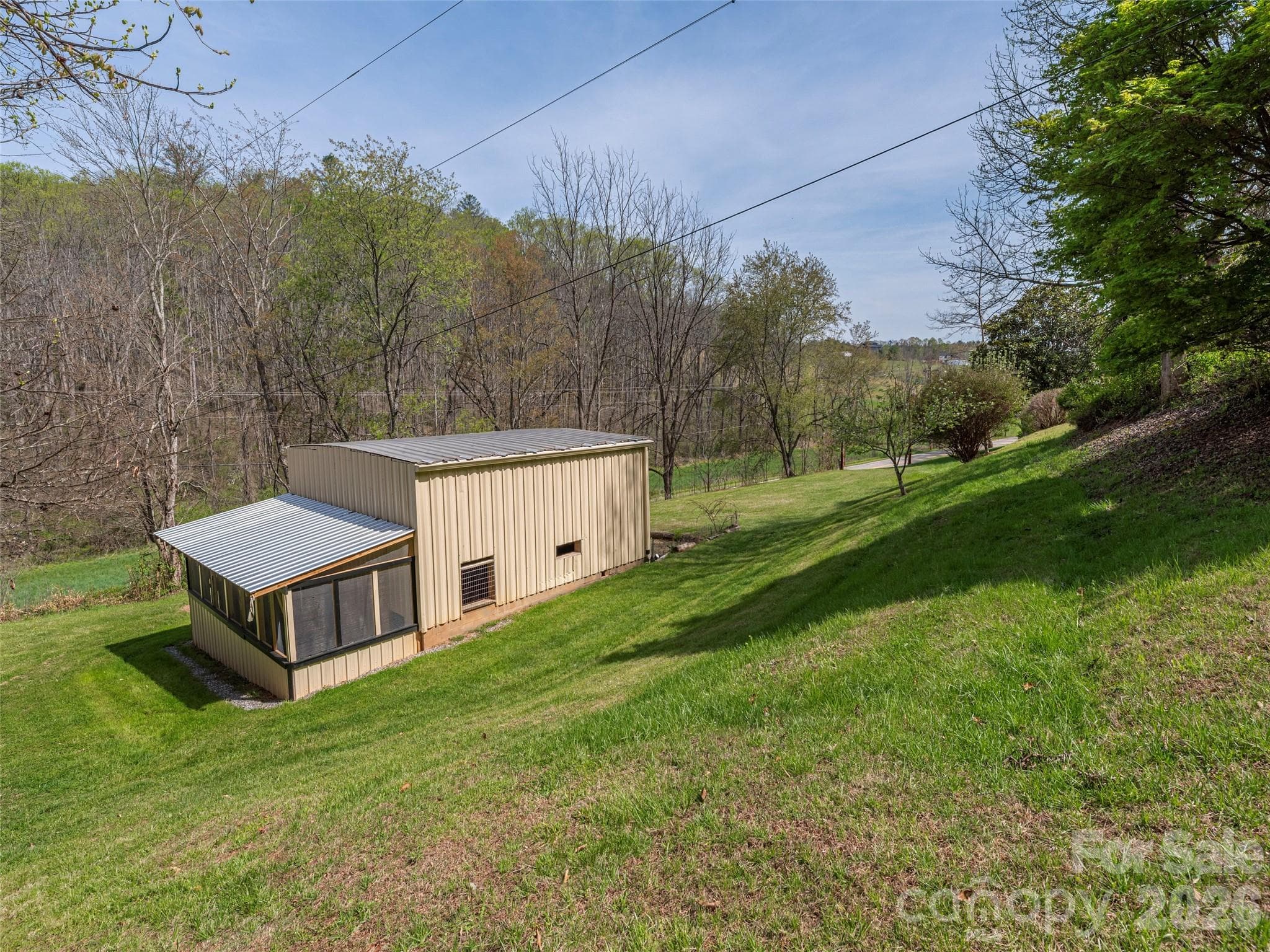 2 Stall Horse Barn with recently fully enclosed chicken coop - 444 Martin Branch Road, Leicester