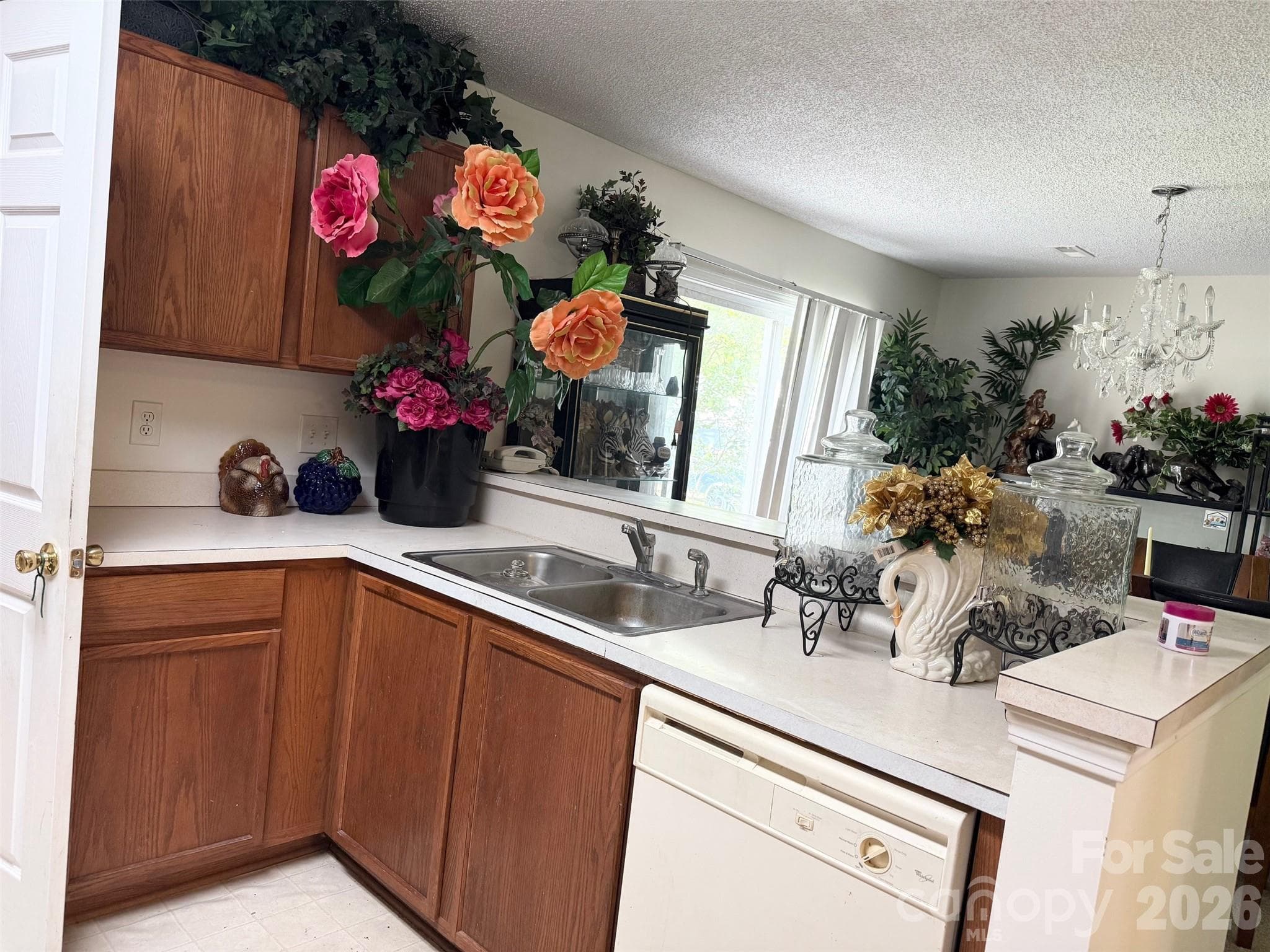 Single Family Residence at 4046 W Fairmeadow Drive, Lancaster, photo 5 of 30
