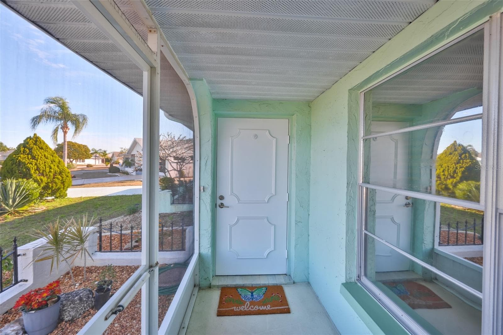 Screened in front porch - 325 GREEN MANOR DR, SUN CITY CENTER