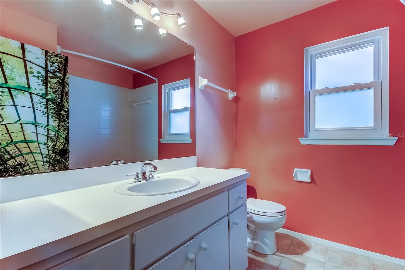 Guest Bath - 1795 BAYHILL DR, OLDSMAR