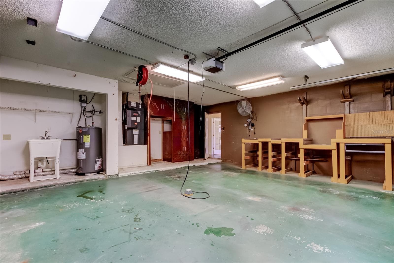 Garage - 1795 BAYHILL DR, OLDSMAR
