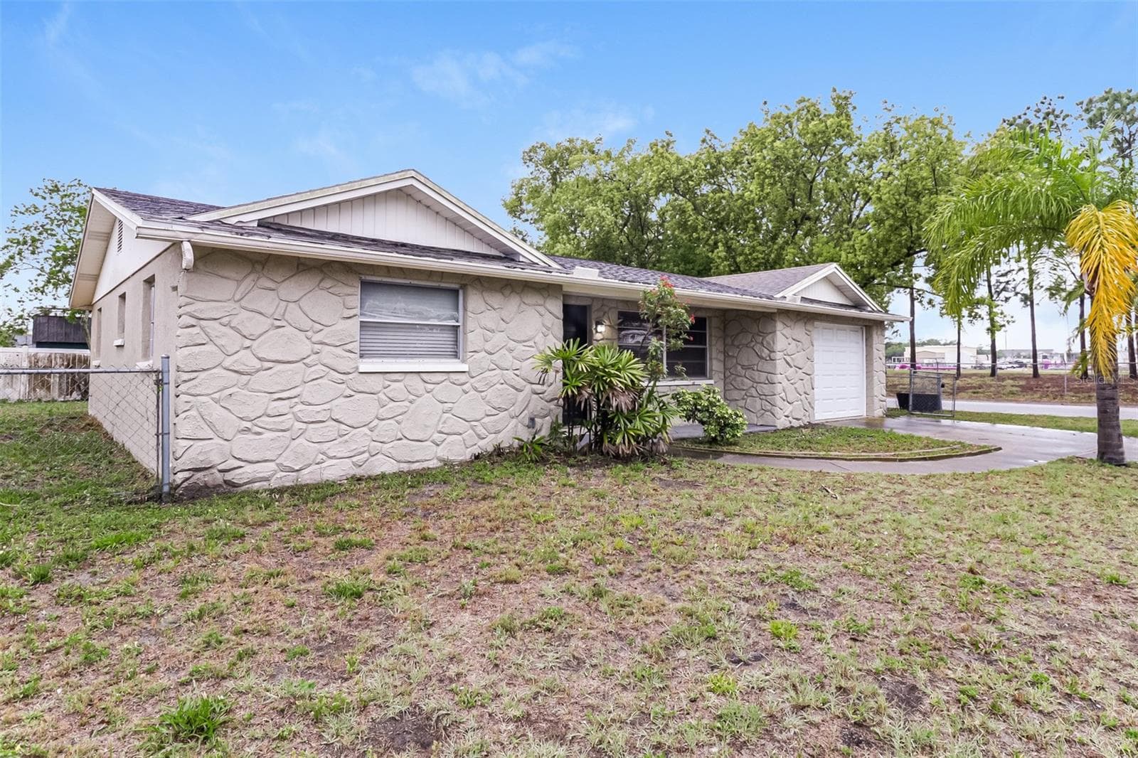 Single Family Residence at 7004 MAYFIELD DR, PORT RICHEY, photo 2 of 23