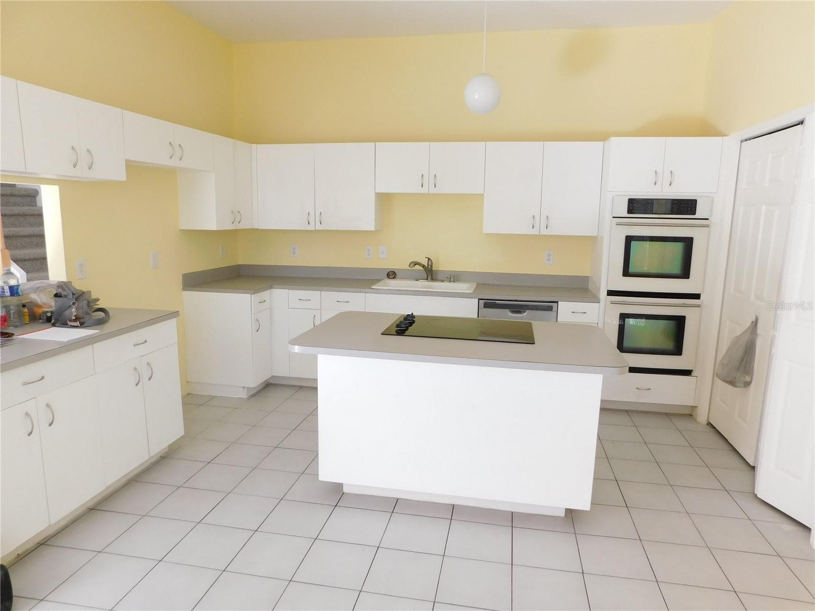 Kitchen with Cooking Island, Dual Ovens, Large Closet Pantry - 1720 ARABIAN LN, PALM HARBOR
