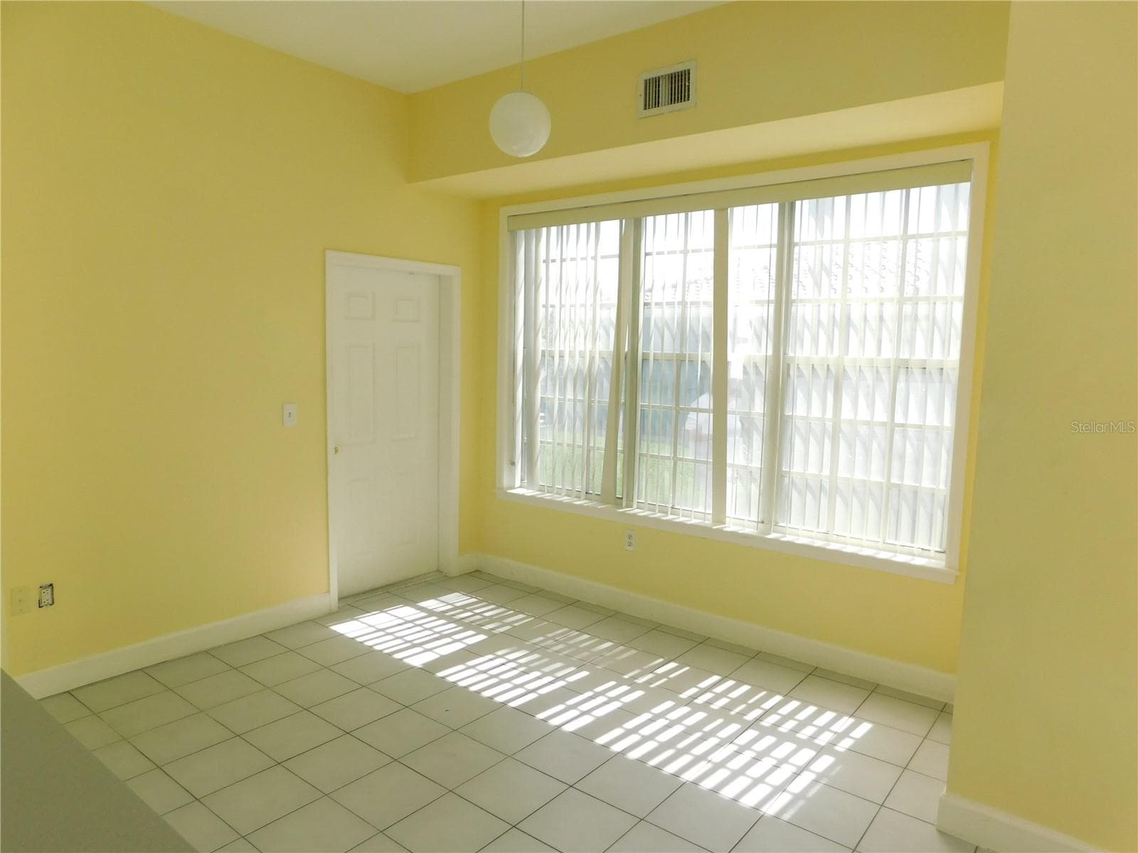 Dinette. Very large Eating area in Kitchen - 1720 ARABIAN LN, PALM HARBOR