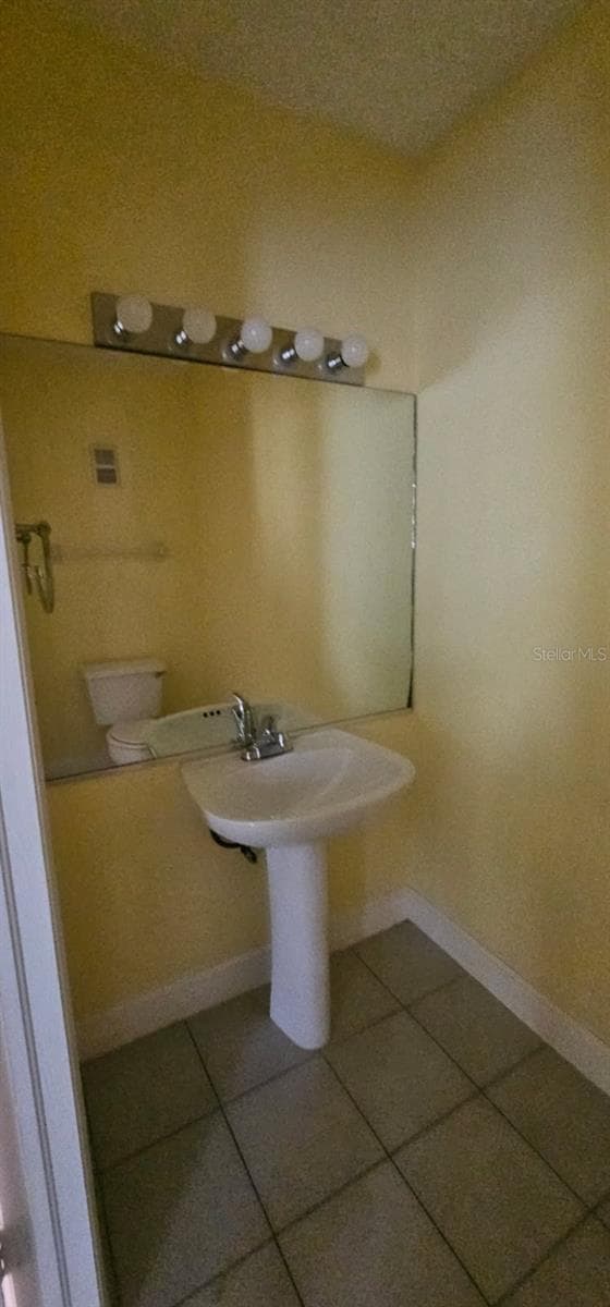 1st floor 1/2 bath - 1720 ARABIAN LN, PALM HARBOR