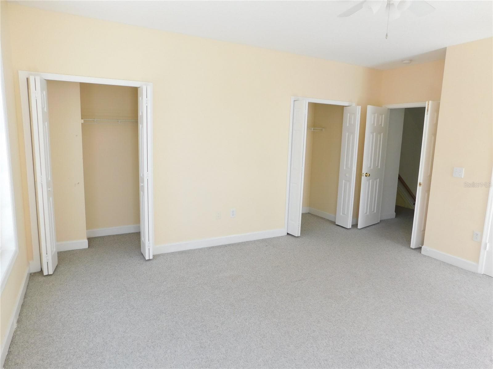 Large bedrooms. This one is 2nd floor owner suite with 2 walk in closets and private en-suite bath - 1720 ARABIAN LN, PALM HARBOR