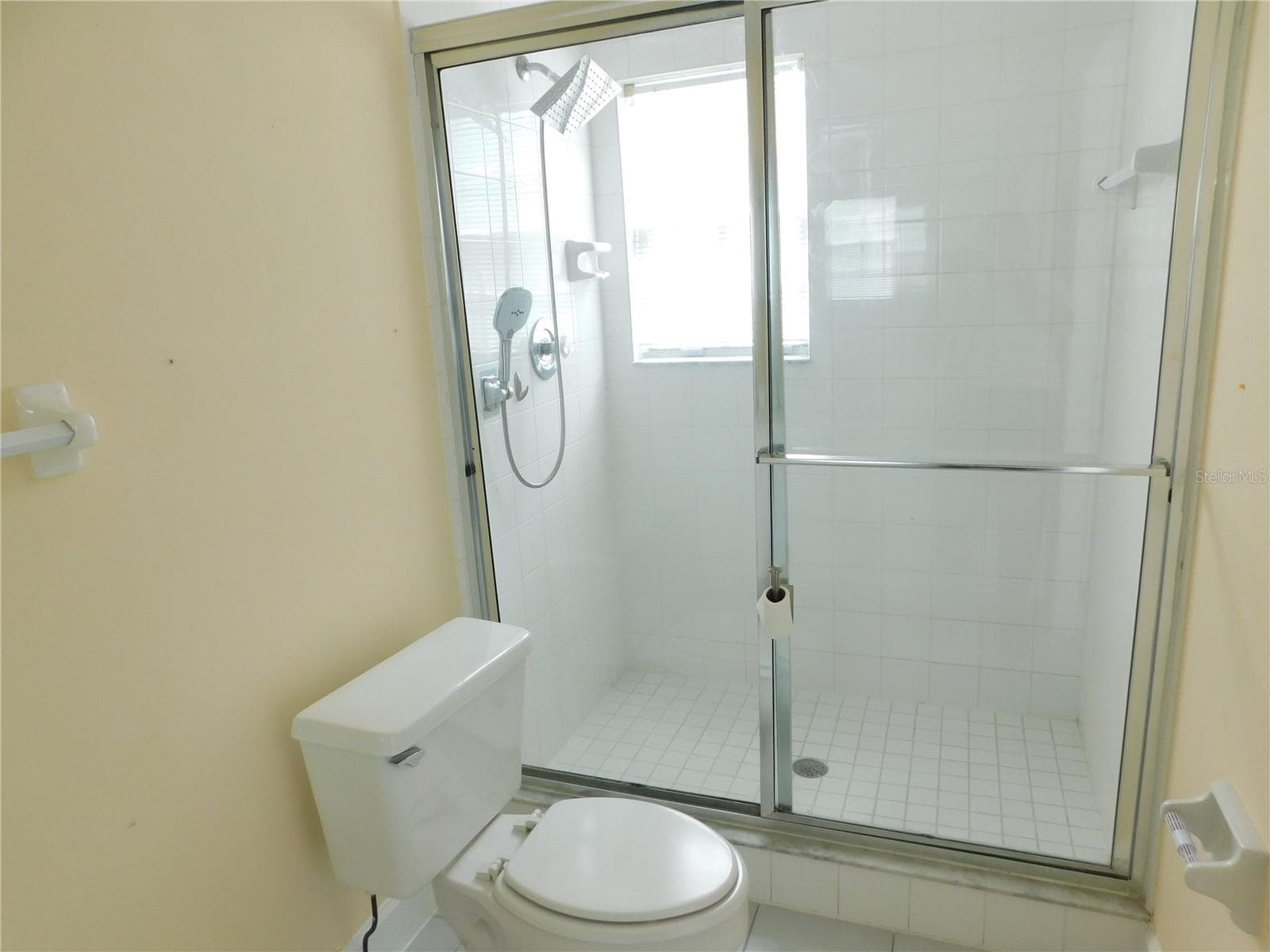 Shower and toilet in 2nd floor en-suite bath - 1720 ARABIAN LN, PALM HARBOR
