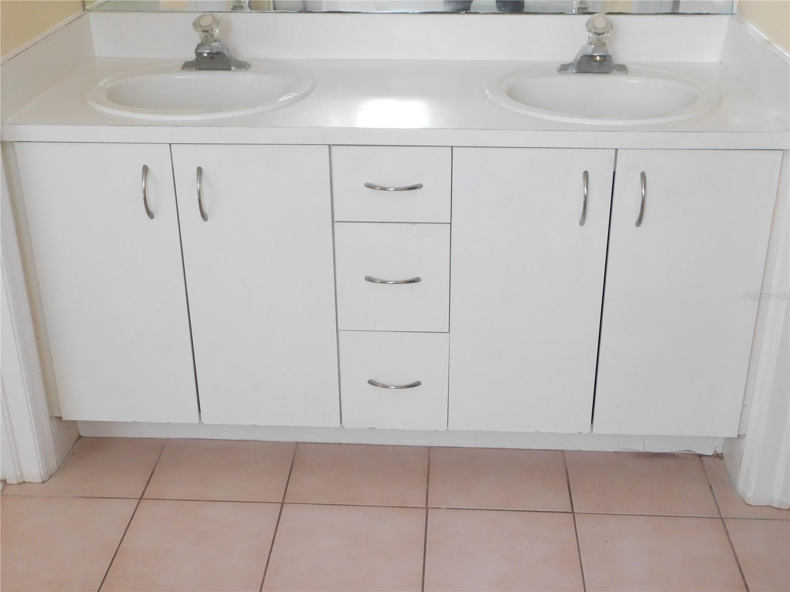 Dual sinks in Jack and Jill bathroom on 2nd floor - 1720 ARABIAN LN, PALM HARBOR