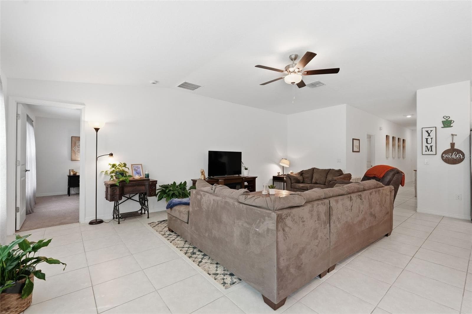Single Family Residence at 1681 RED LOOP, LAKELAND, photo 9 of 39