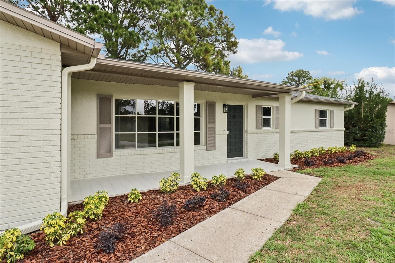 Situated on a spacious .23 ACRE LOT with mature trees, this property offers both room to spread out and a peaceful setting! - 1412 DIGARMO TER, DELTONA