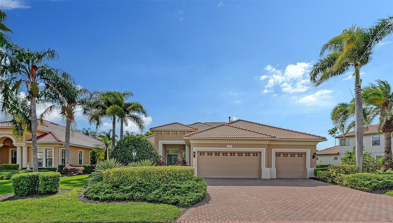 Single Family Residence at 13911 SIENA LOOP, LAKEWOOD RANCH, photo 2 of 100