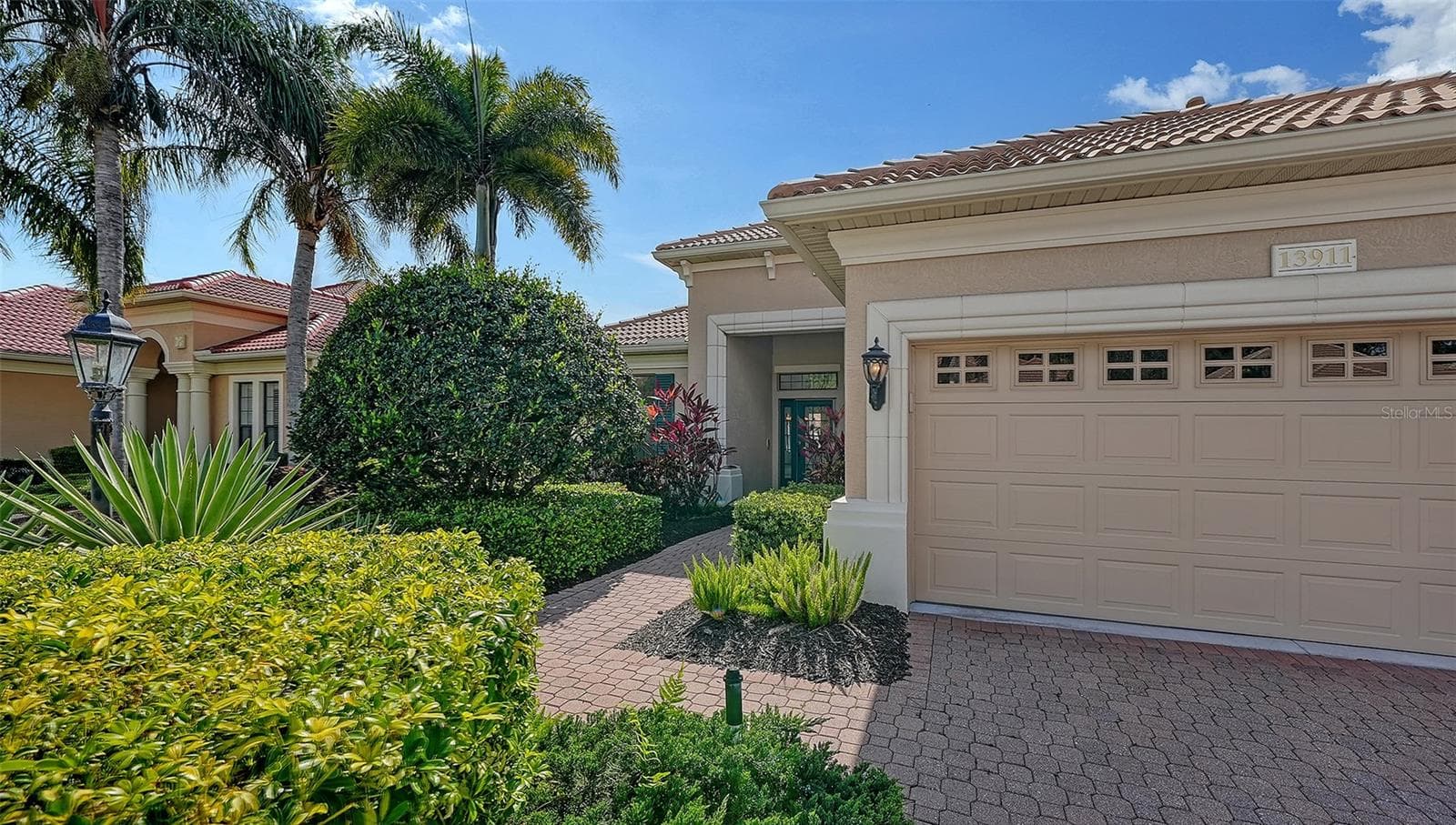 Single Family Residence at 13911 SIENA LOOP, LAKEWOOD RANCH, photo 4 of 100