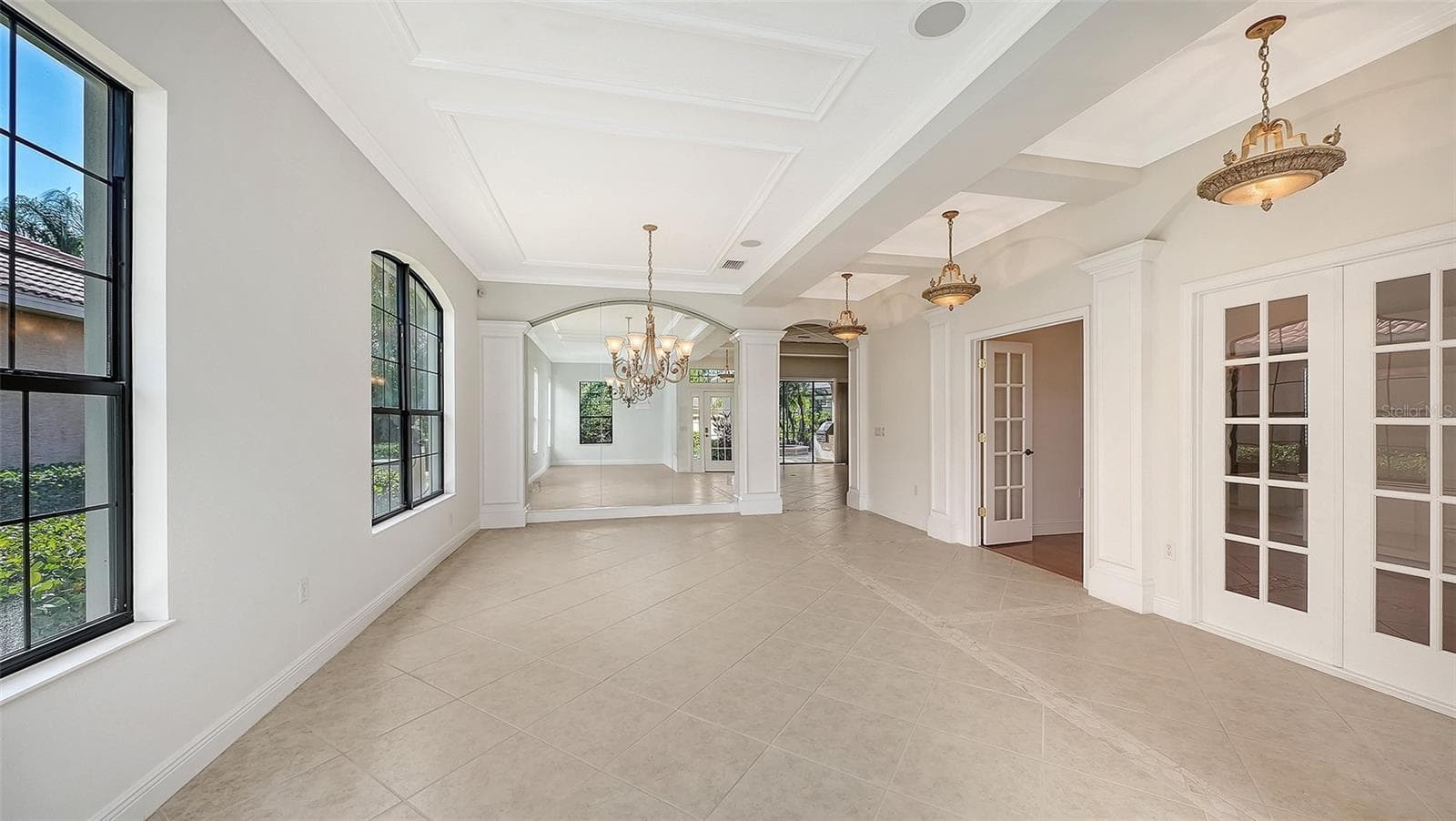 Single Family Residence at 13911 SIENA LOOP, LAKEWOOD RANCH, photo 6 of 100
