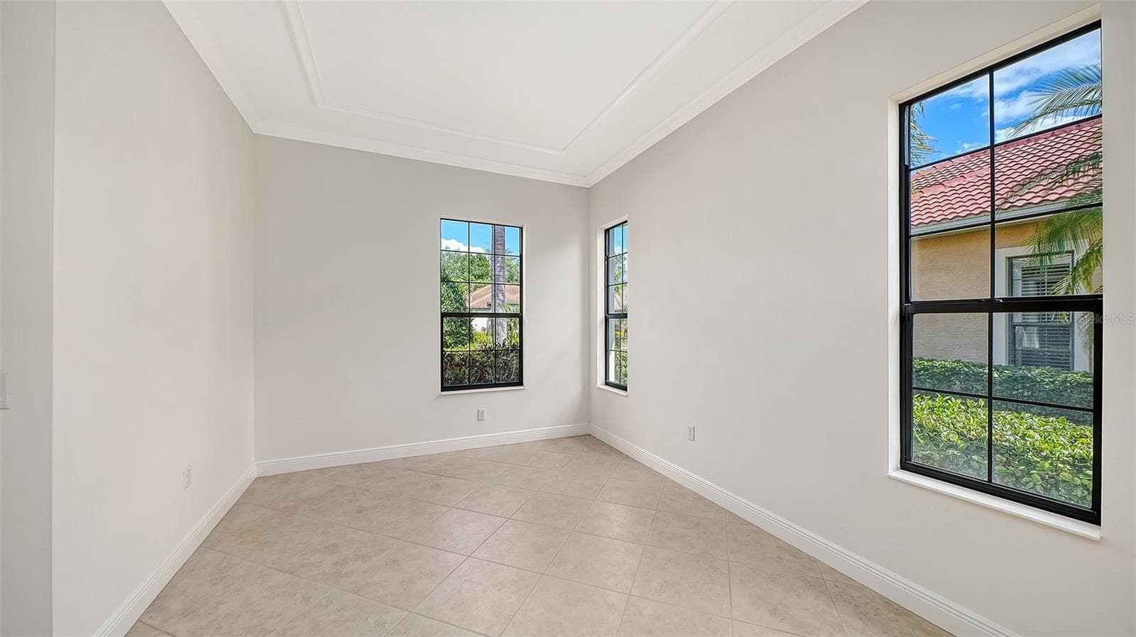 Single Family Residence at 13911 SIENA LOOP, LAKEWOOD RANCH, photo 10 of 100