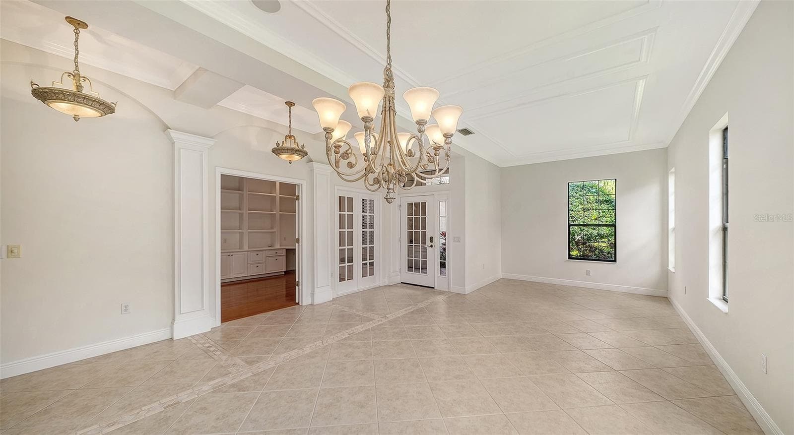 Single Family Residence at 13911 SIENA LOOP, LAKEWOOD RANCH, photo 12 of 100