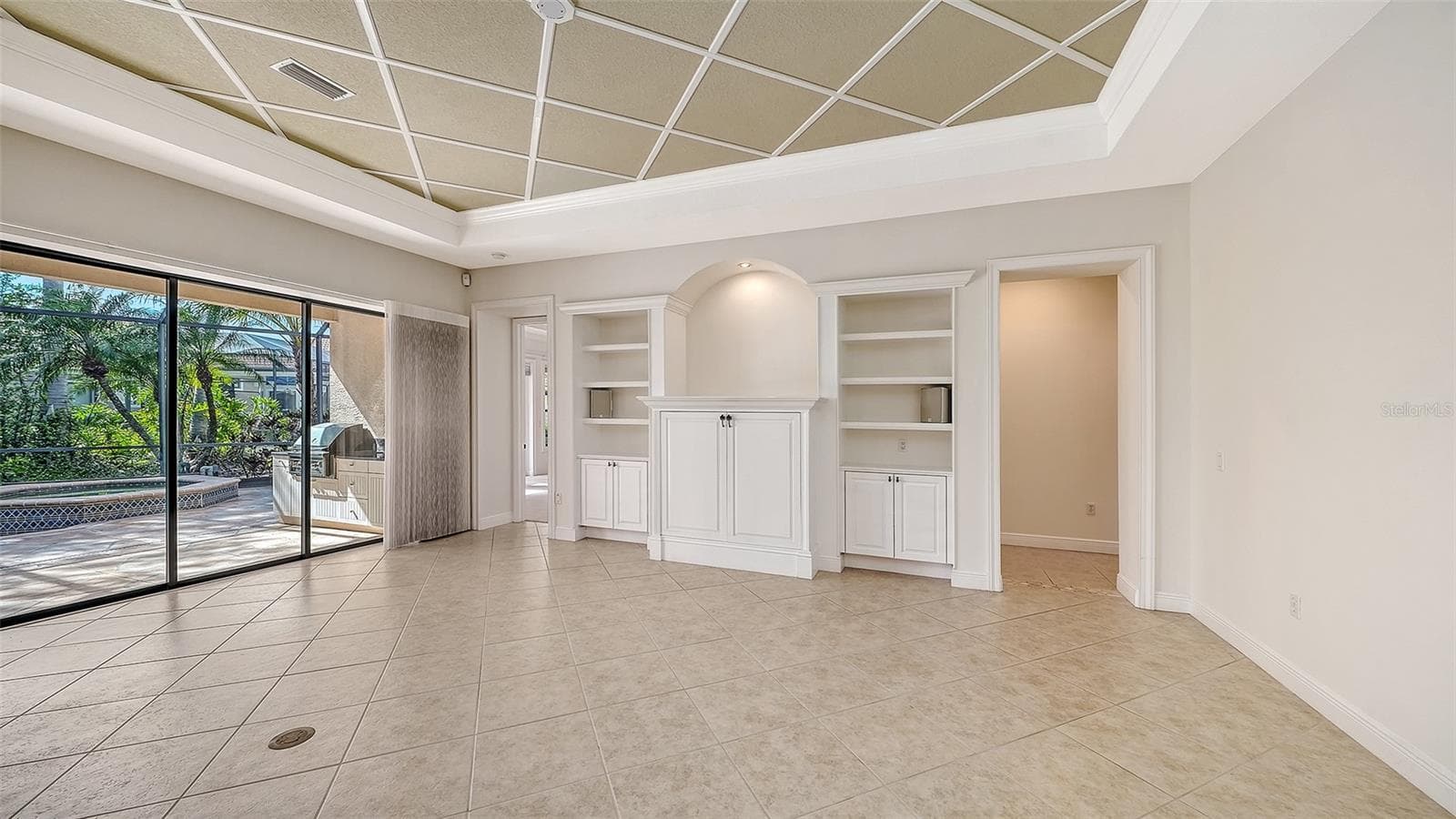 Single Family Residence at 13911 SIENA LOOP, LAKEWOOD RANCH, photo 14 of 100