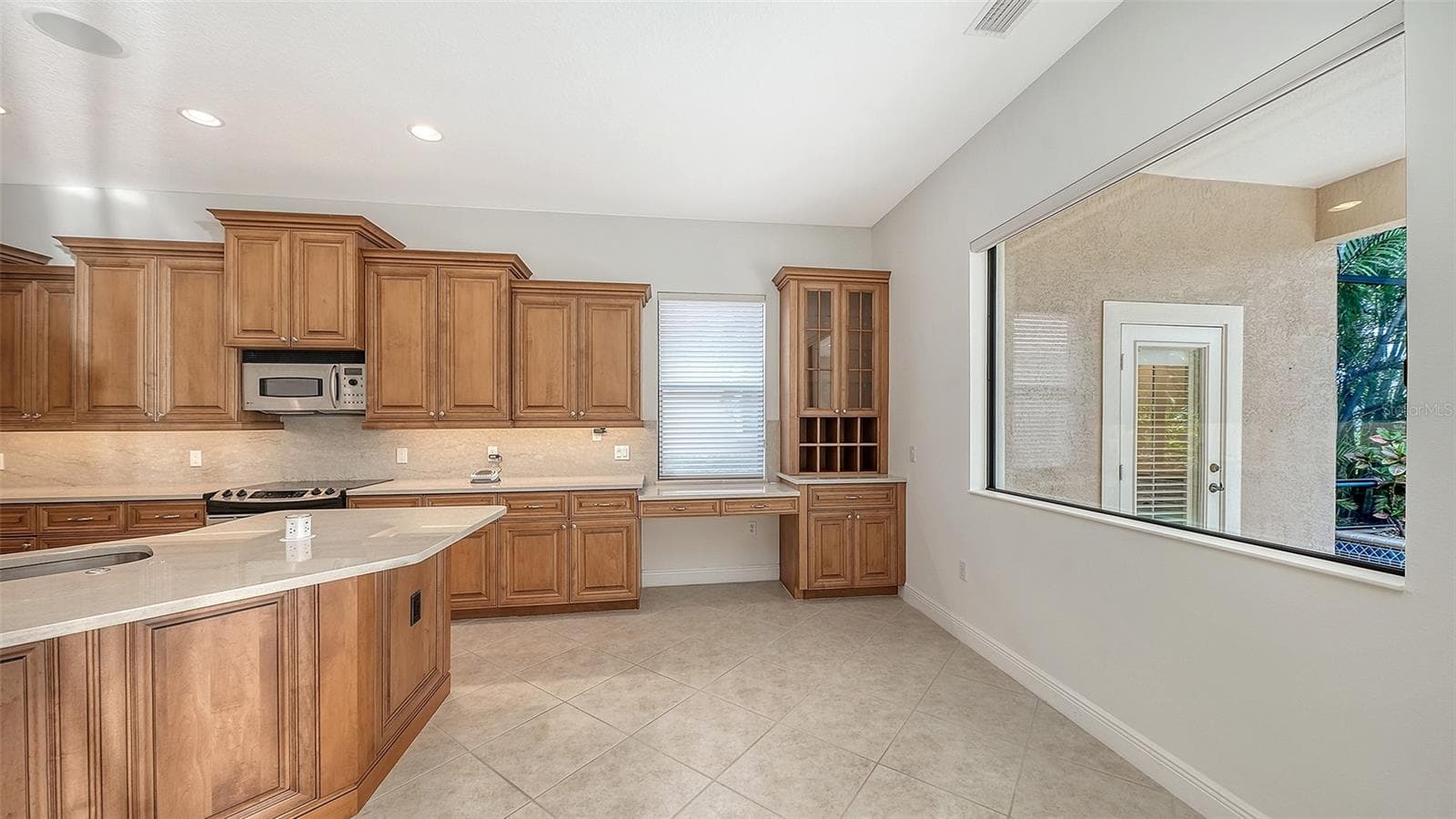 Single Family Residence at 13911 SIENA LOOP, LAKEWOOD RANCH, photo 20 of 100
