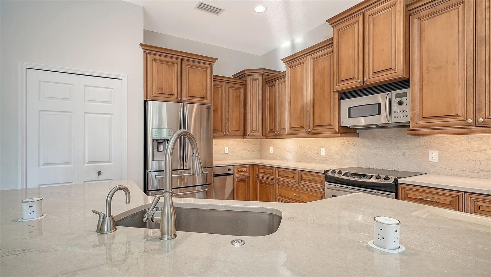 Single Family Residence at 13911 SIENA LOOP, LAKEWOOD RANCH, photo 23 of 100