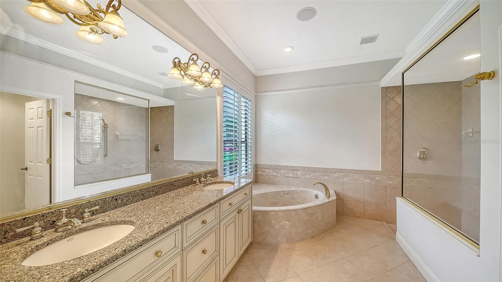 Single Family Residence at 13911 SIENA LOOP, LAKEWOOD RANCH, photo 33 of 100