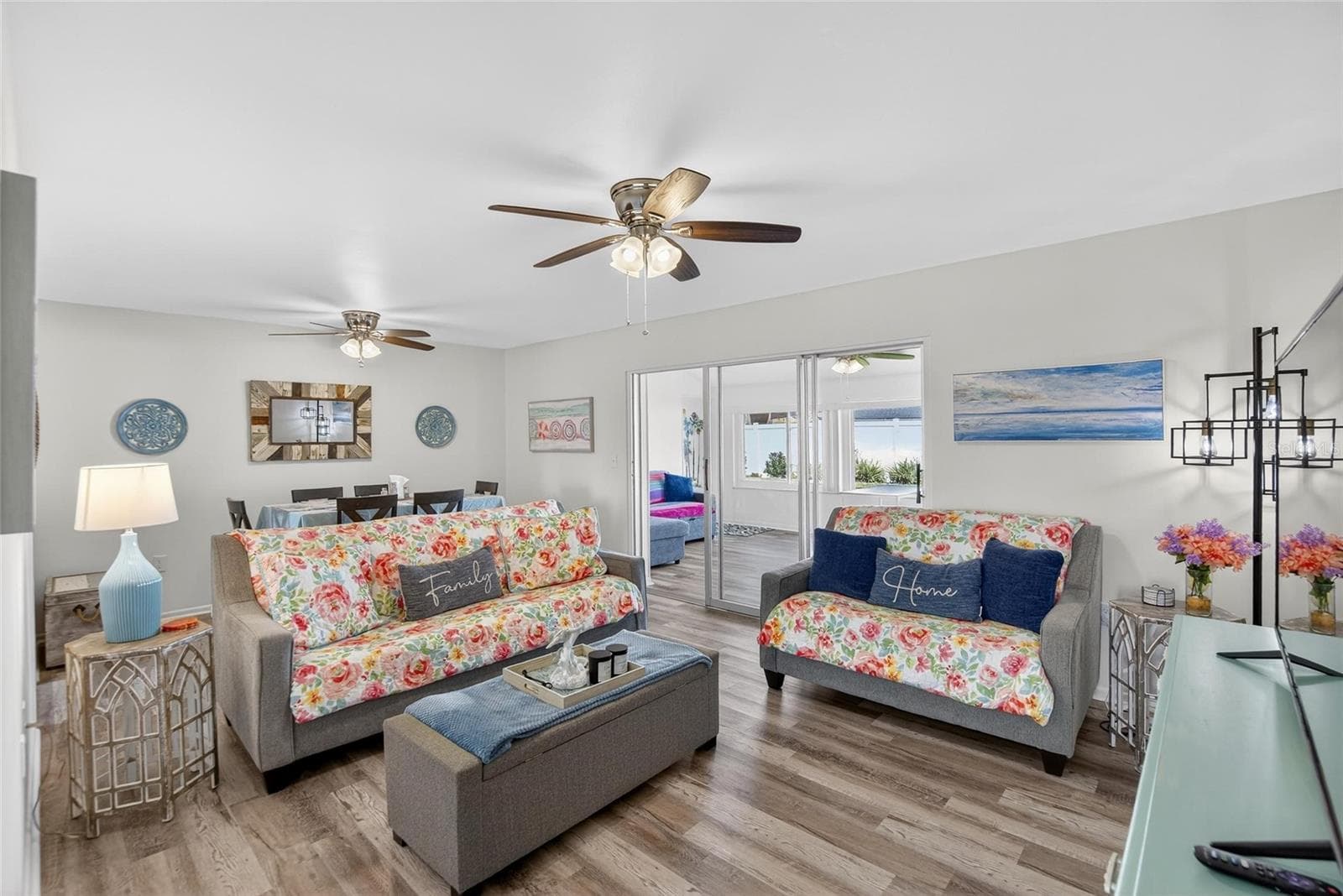 The main living area is perfect for family gatherings and entertaining - 809 OAKMONT AVE, SUN CITY CENTER
