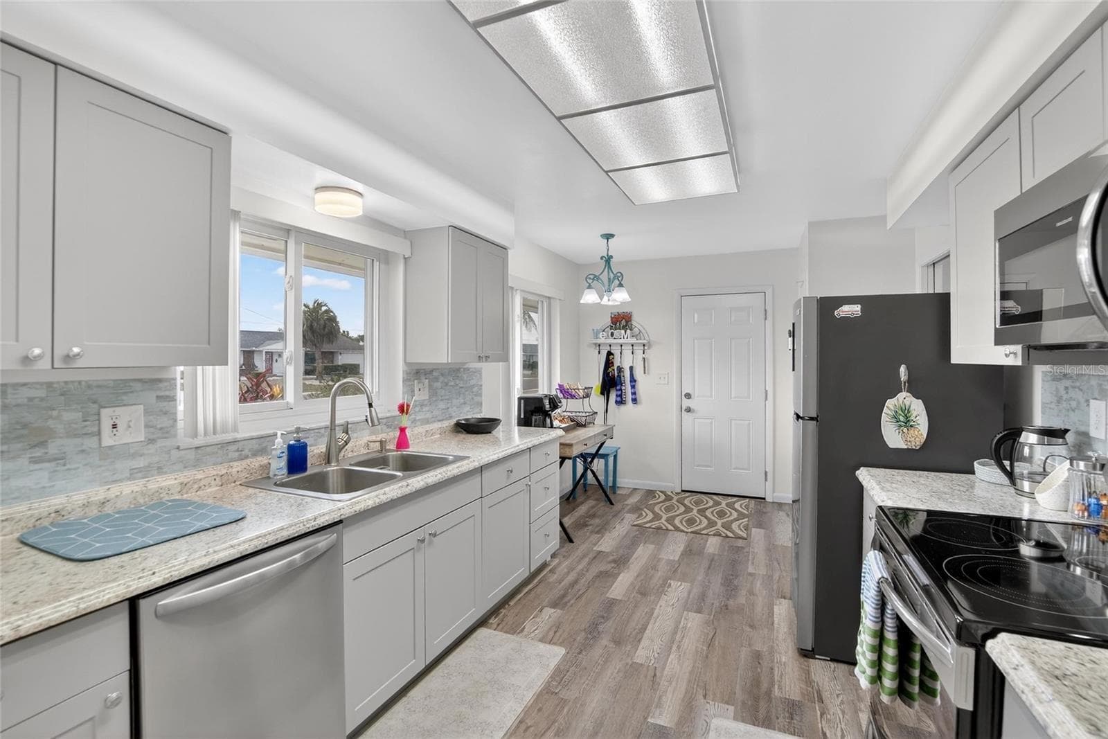 BRAND NEW KITCHEN - 809 OAKMONT AVE, SUN CITY CENTER