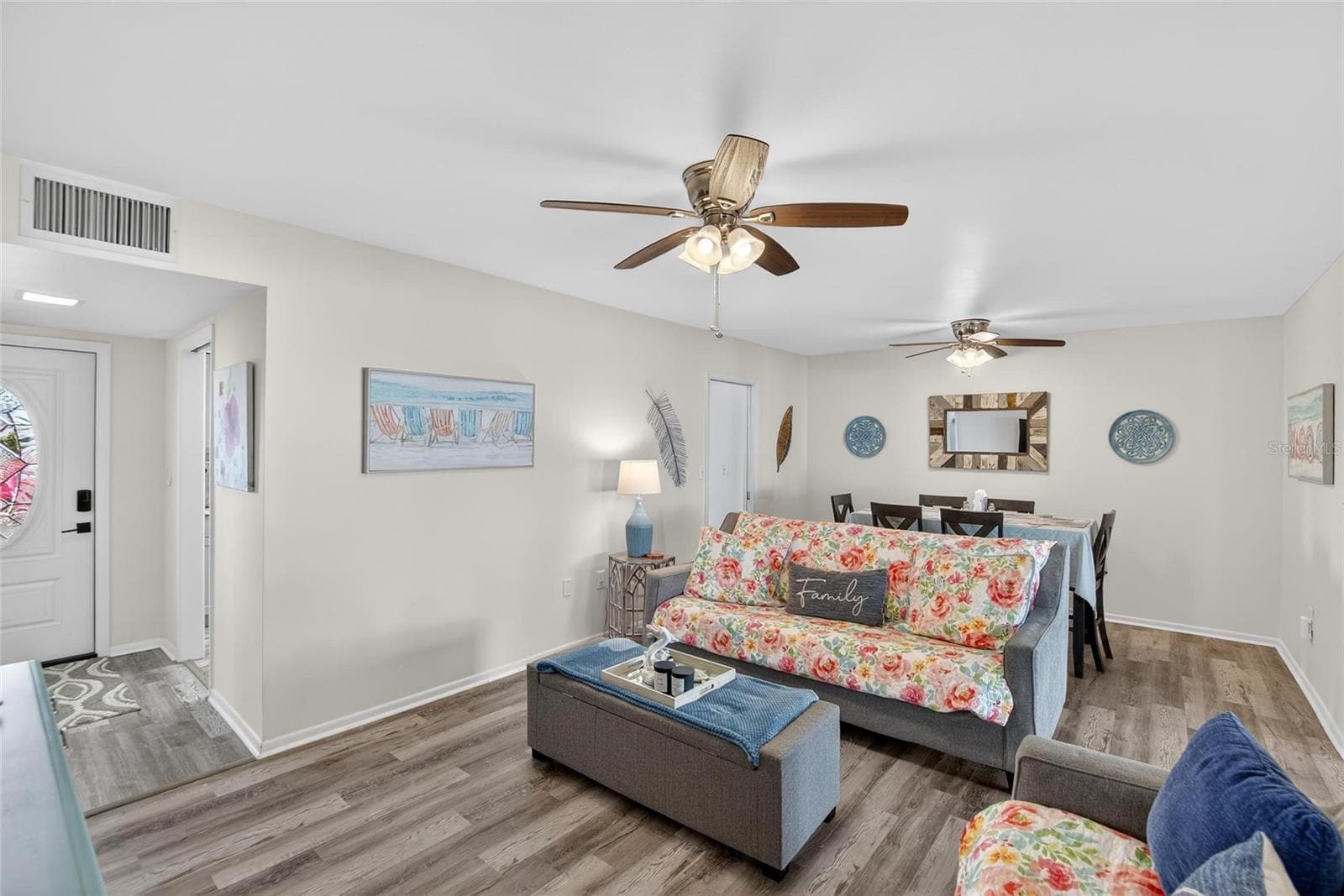 Family room OPENS into the Dining area as well - 809 OAKMONT AVE, SUN CITY CENTER