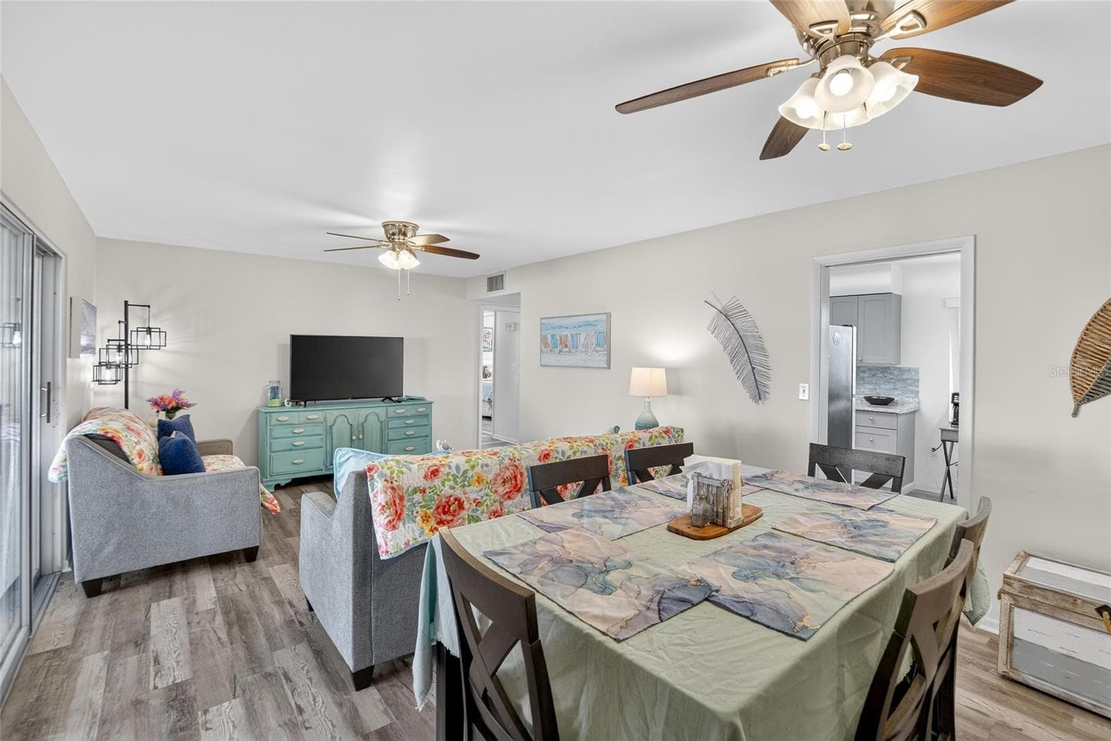 Open and inviting - 809 OAKMONT AVE, SUN CITY CENTER