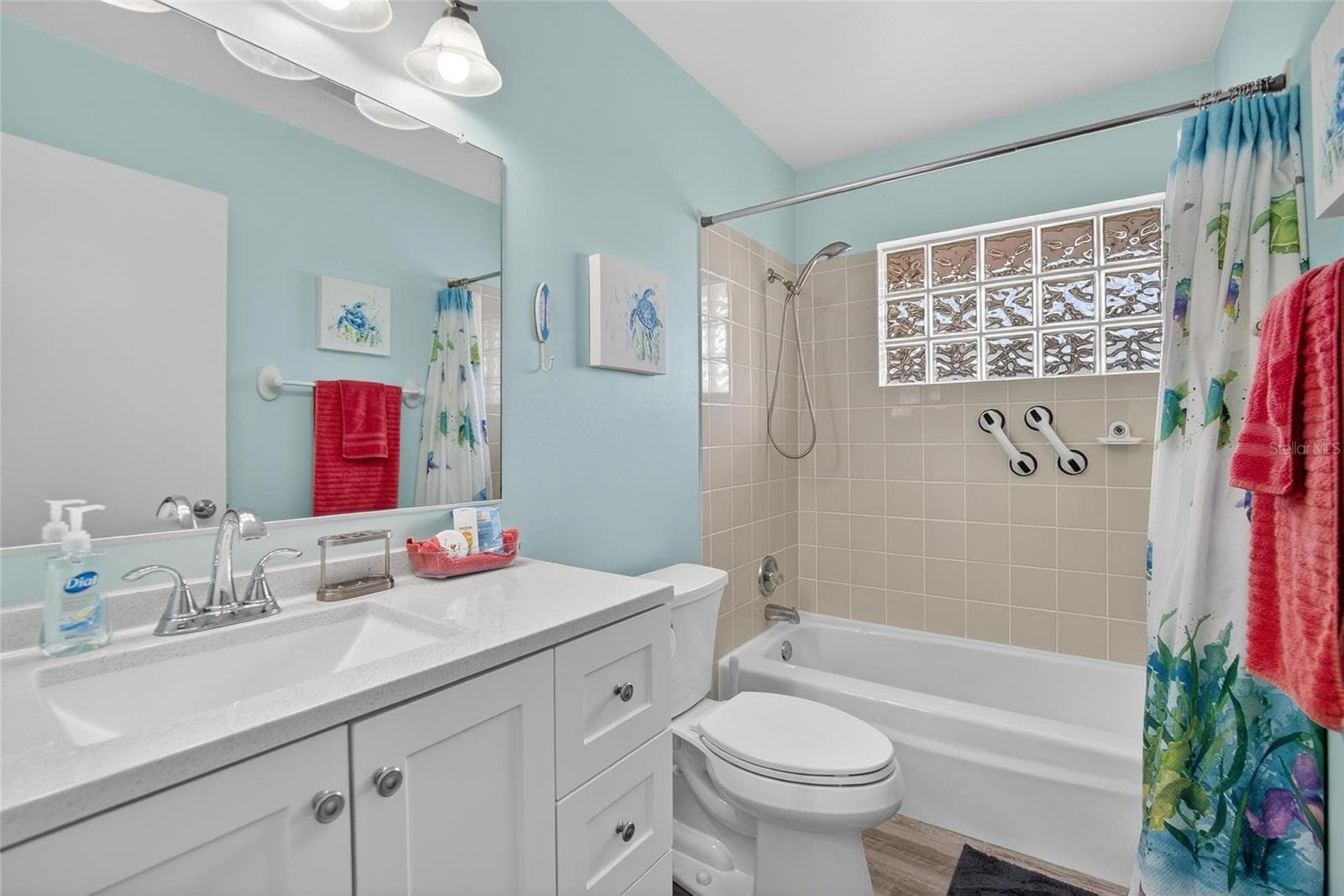 Updated guest bathroom with tub and shower - 809 OAKMONT AVE, SUN CITY CENTER
