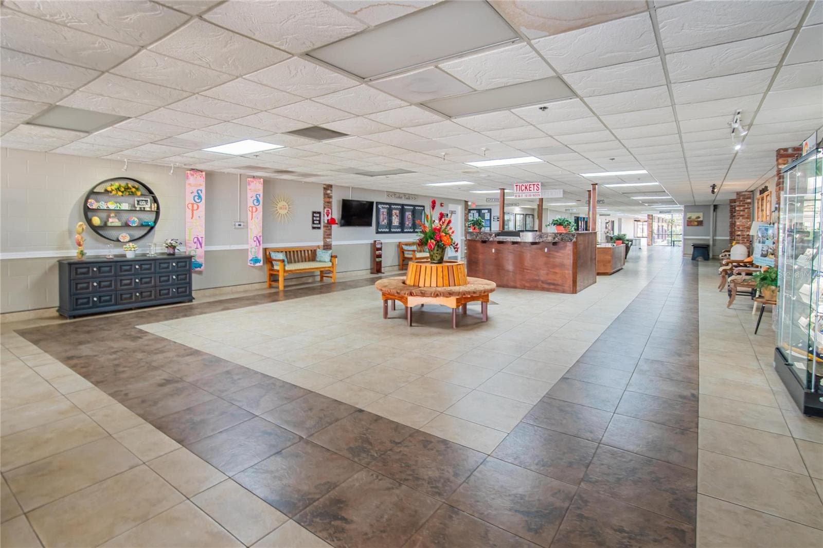 Inside of the Atrium - 809 OAKMONT AVE, SUN CITY CENTER