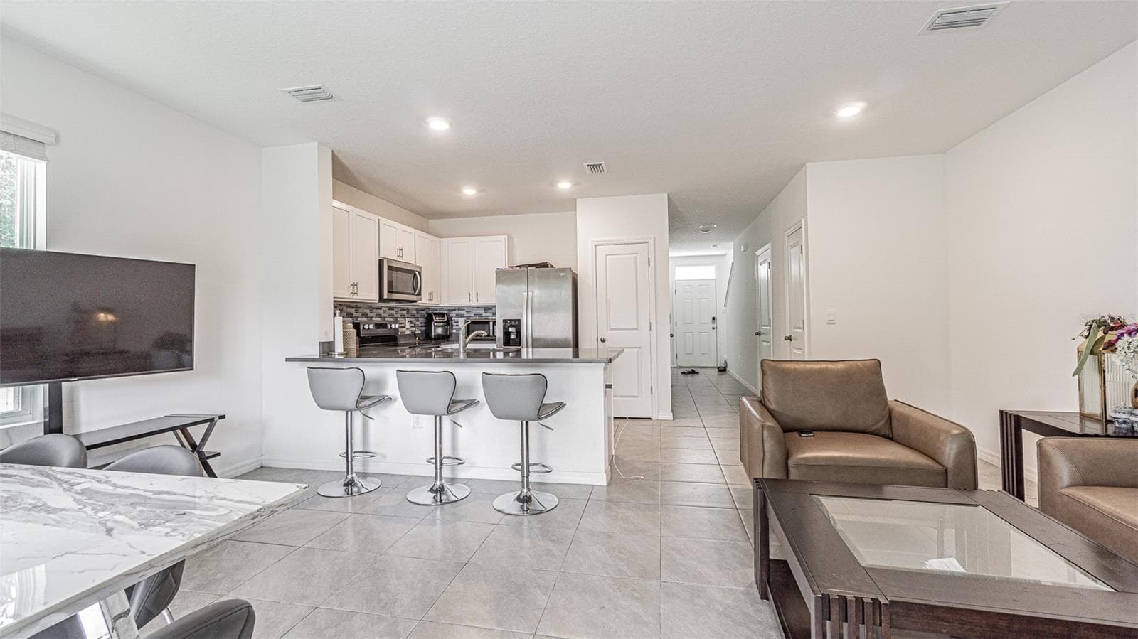 Townhouse at 6358 SOPHIE OAKS CT, TAMPA, photo 3 of 19