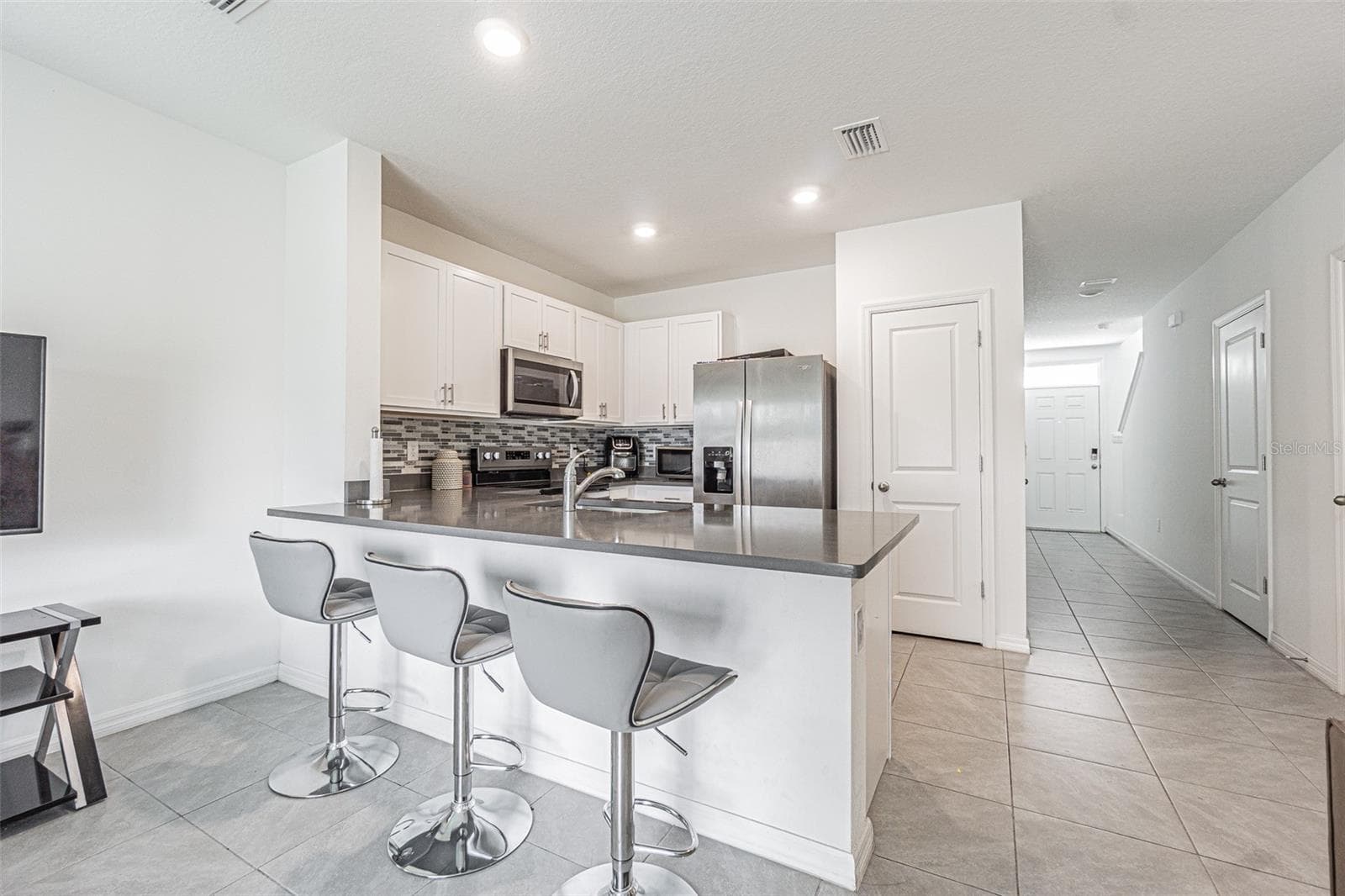 Townhouse at 6358 SOPHIE OAKS CT, TAMPA, photo 4 of 19