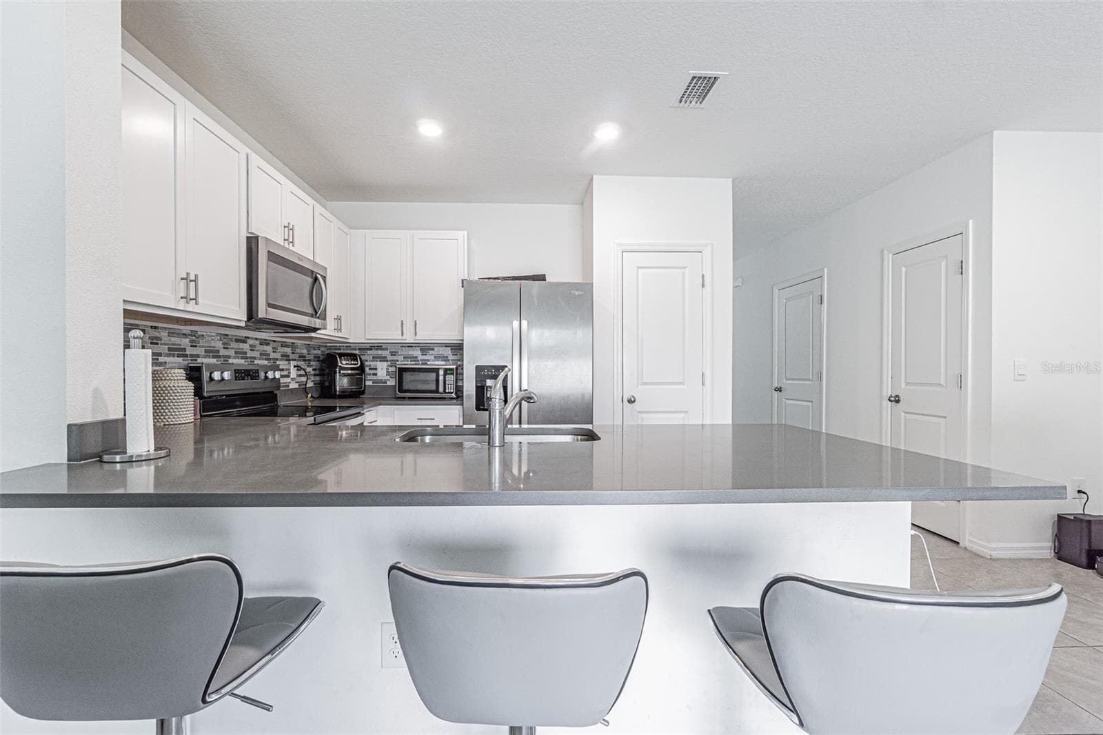 Townhouse at 6358 SOPHIE OAKS CT, TAMPA, photo 6 of 19