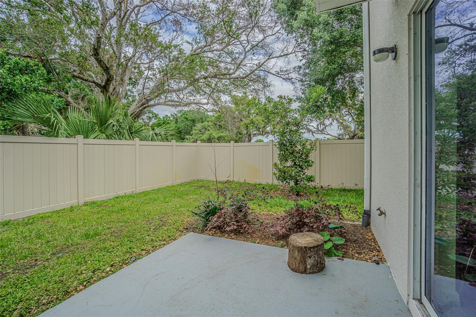 Townhouse at 6358 SOPHIE OAKS CT, TAMPA, photo 17 of 19