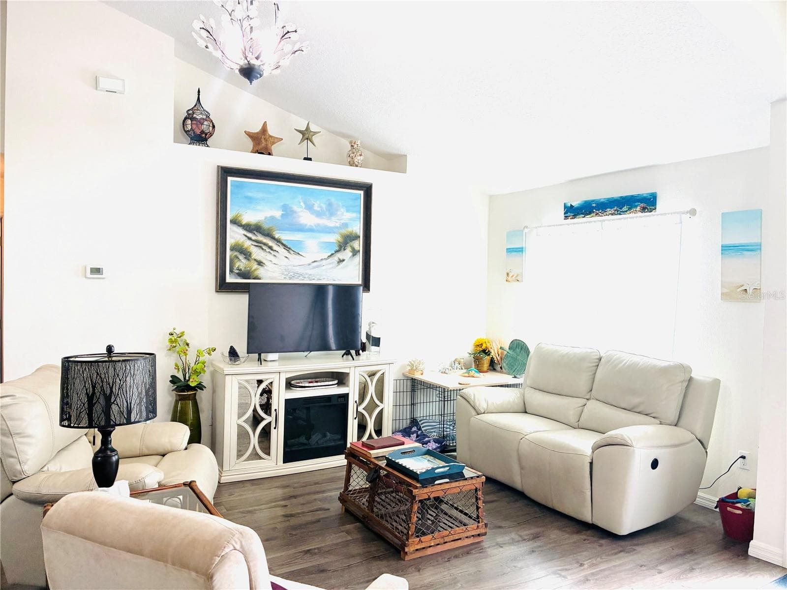 Living - 40551 E 5TH AVE, UMATILLA